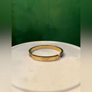 MICHAEL KORS GOLD AND BLACK ENAMEL HINGE BRACELET BANGLE